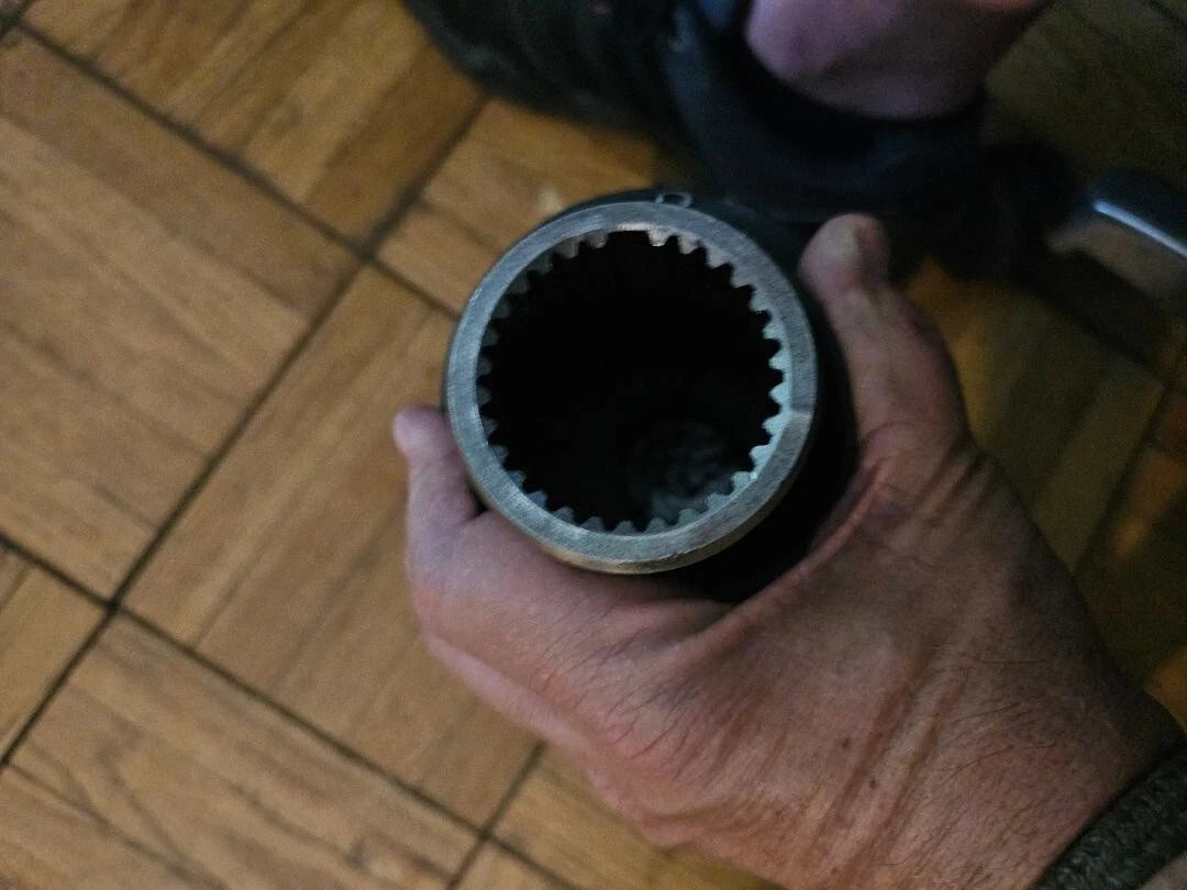GENUINE SPICER C90-3-19 REAR DRIVE SHAFT SLIP YOKE MT1-7