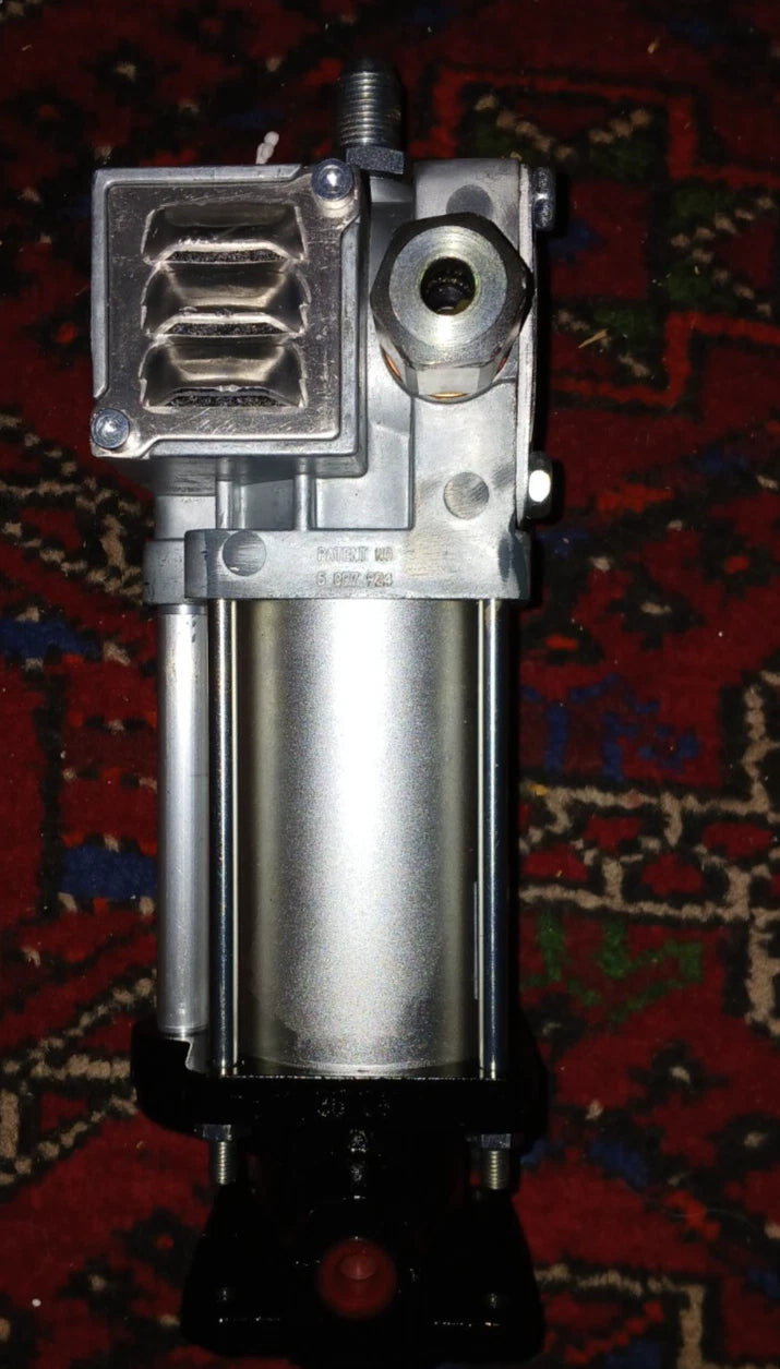 Lincoln Industrial Series 20 Grease Pump - Model 082050