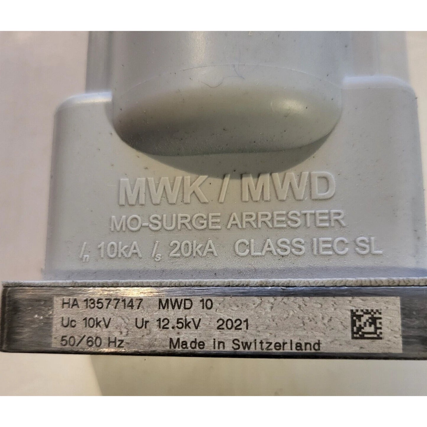 ABB MWD 10 Mo-Surge Arrester, Uc 10kV, Ur 12.5kV, 50/60 Hz, HA 13577147