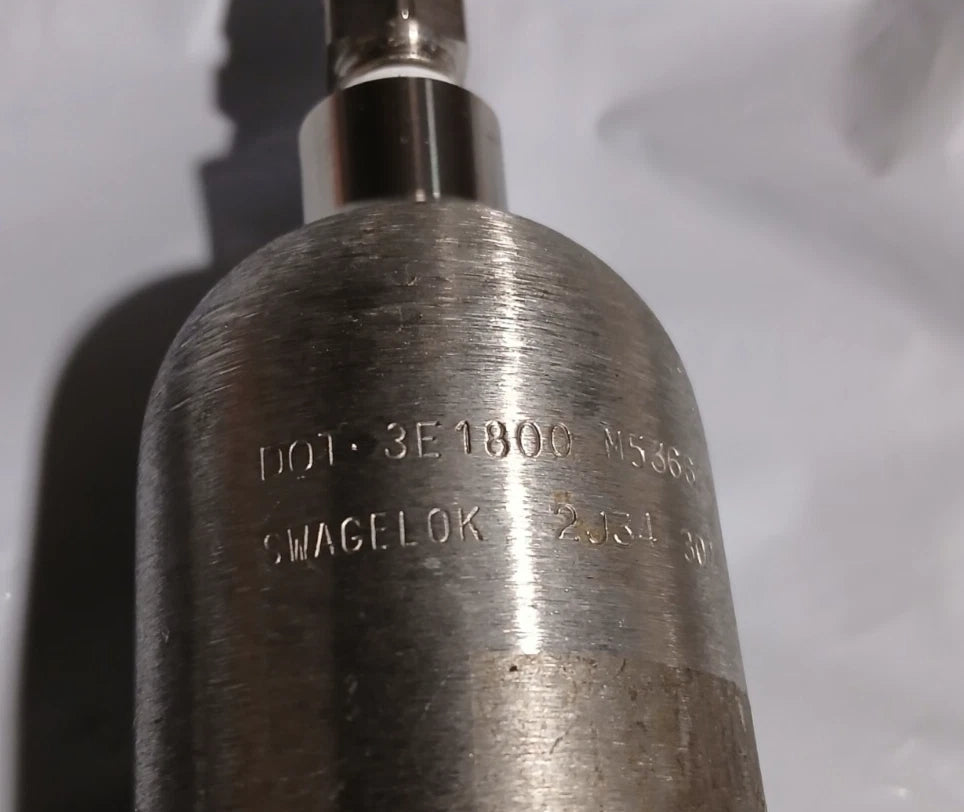 Swagelok Double-Ended Sample Cylinder DOT-3E 1800 psig 304L-HDF4-150