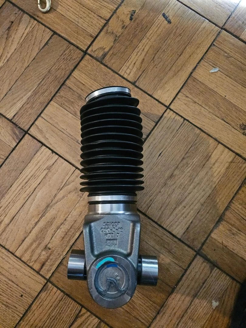 GENUINE SPICER C90-3-19 REAR DRIVE SHAFT SLIP YOKE MT1-7