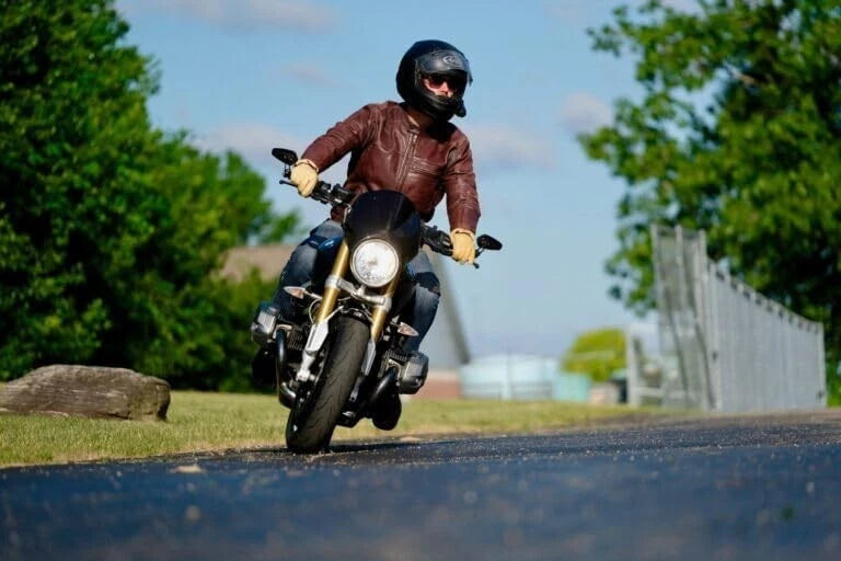 NEW - Kenda Tires 120/70ZR17 (58W) TL - Front Motorcycle Tire