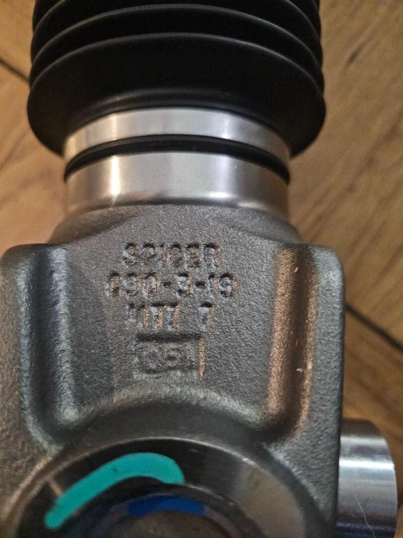 GENUINE SPICER C90-3-19 REAR DRIVE SHAFT SLIP YOKE MT1-7